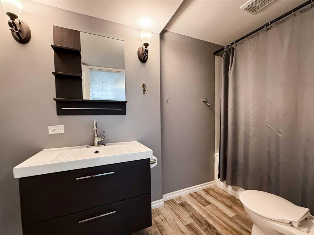 









382


Skogg

Avenue,
Hinton,




AB
T7V 1A8

