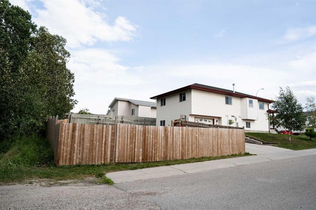 









382


Skogg

Avenue,
Hinton,




AB
T7V 1A8

