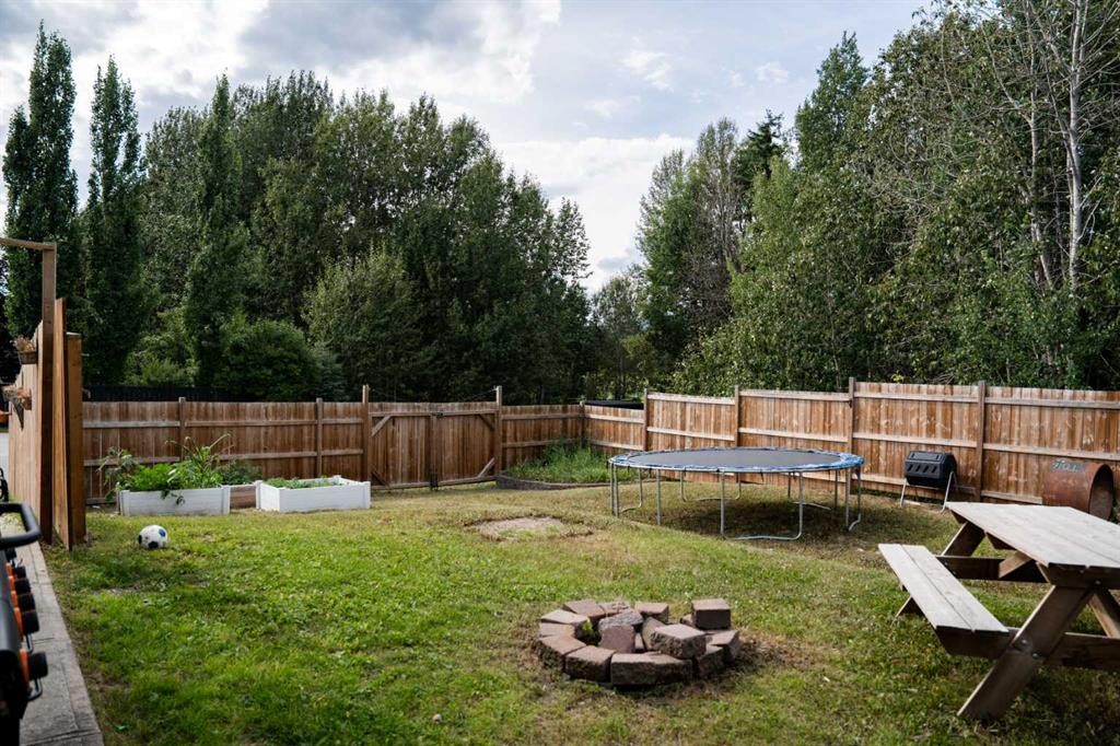 









382


Skogg

Avenue,
Hinton,




AB
T7V 1A8

