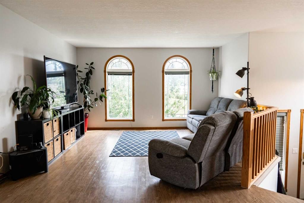 









382


Skogg

Avenue,
Hinton,




AB
T7V 1A8

