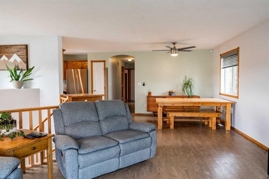 









382


Skogg

Avenue,
Hinton,




AB
T7V 1A8

