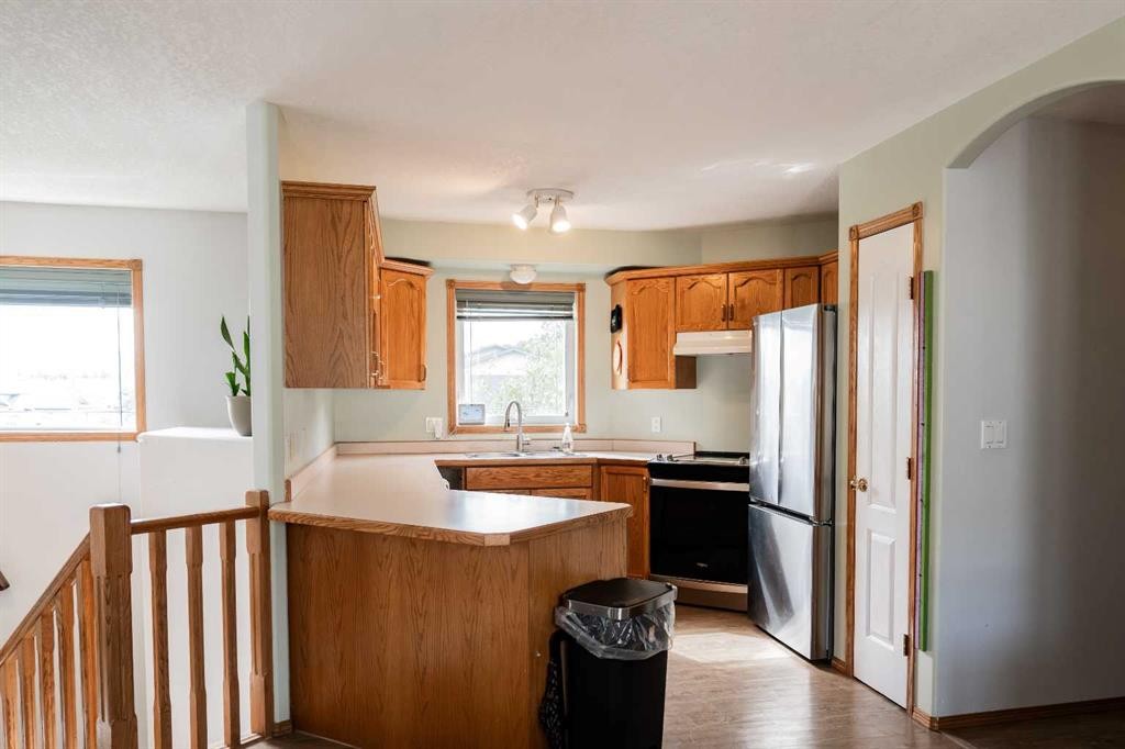 









382


Skogg

Avenue,
Hinton,




AB
T7V 1A8


