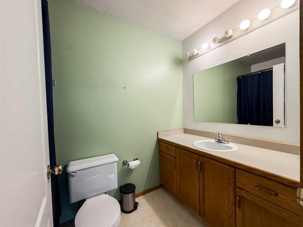 









382


Skogg

Avenue,
Hinton,




AB
T7V 1A8

