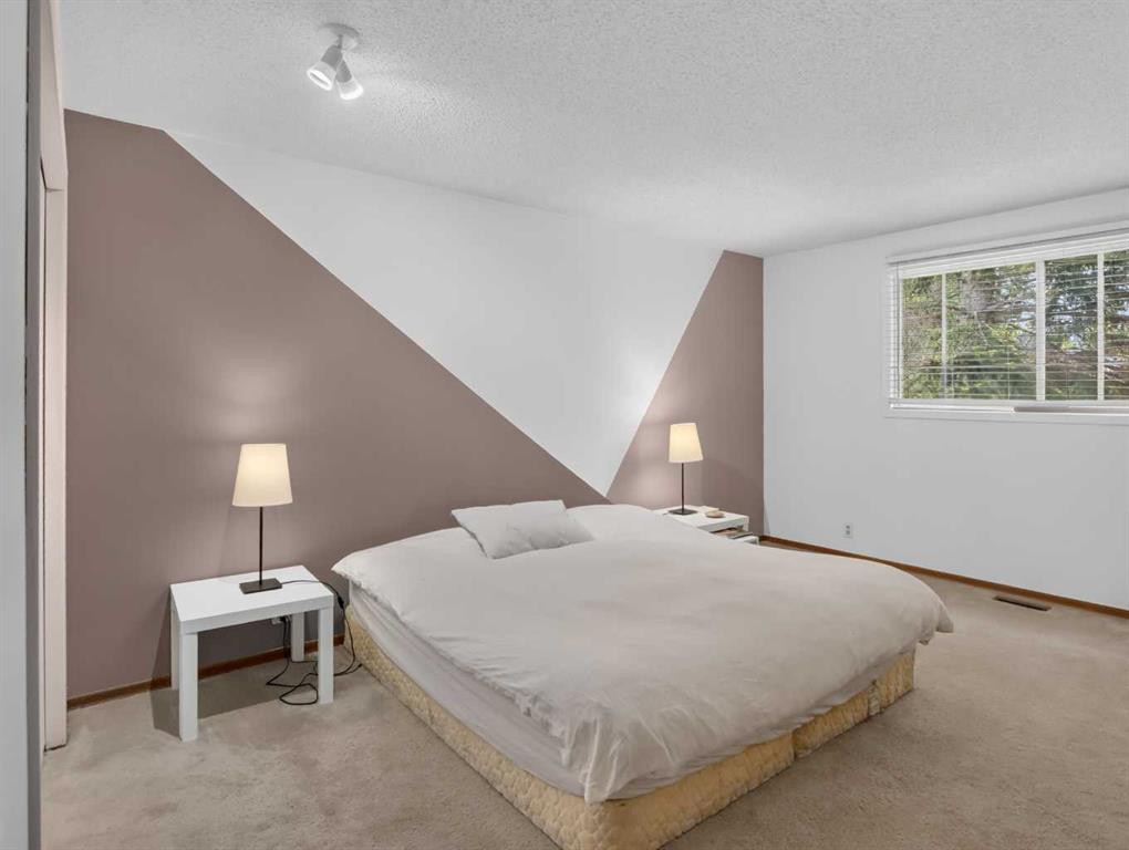 









22


Pinewood

Crescent,
Canmore,




AB
T1W 1P8

