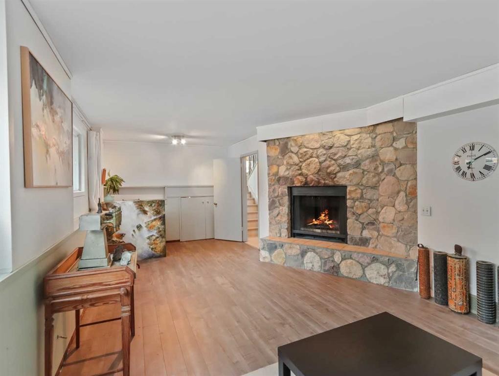 









22


Pinewood

Crescent,
Canmore,




AB
T1W 1P8

