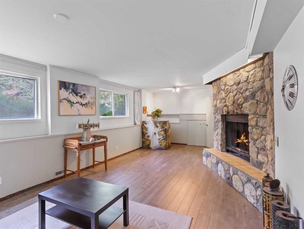 









22


Pinewood

Crescent,
Canmore,




AB
T1W 1P8

