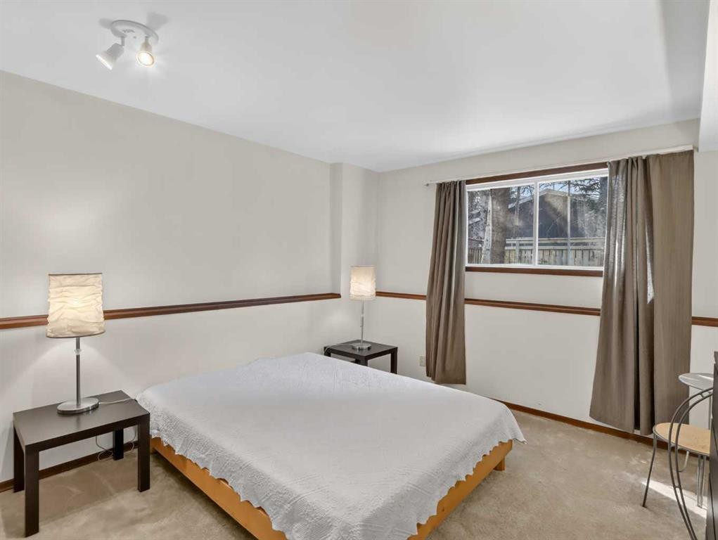 









22


Pinewood

Crescent,
Canmore,




AB
T1W 1P8

