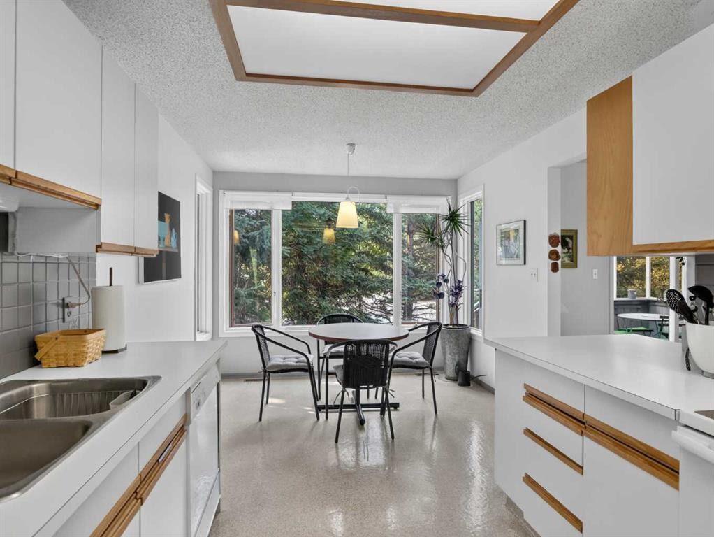 









22


Pinewood

Crescent,
Canmore,




AB
T1W 1P8

