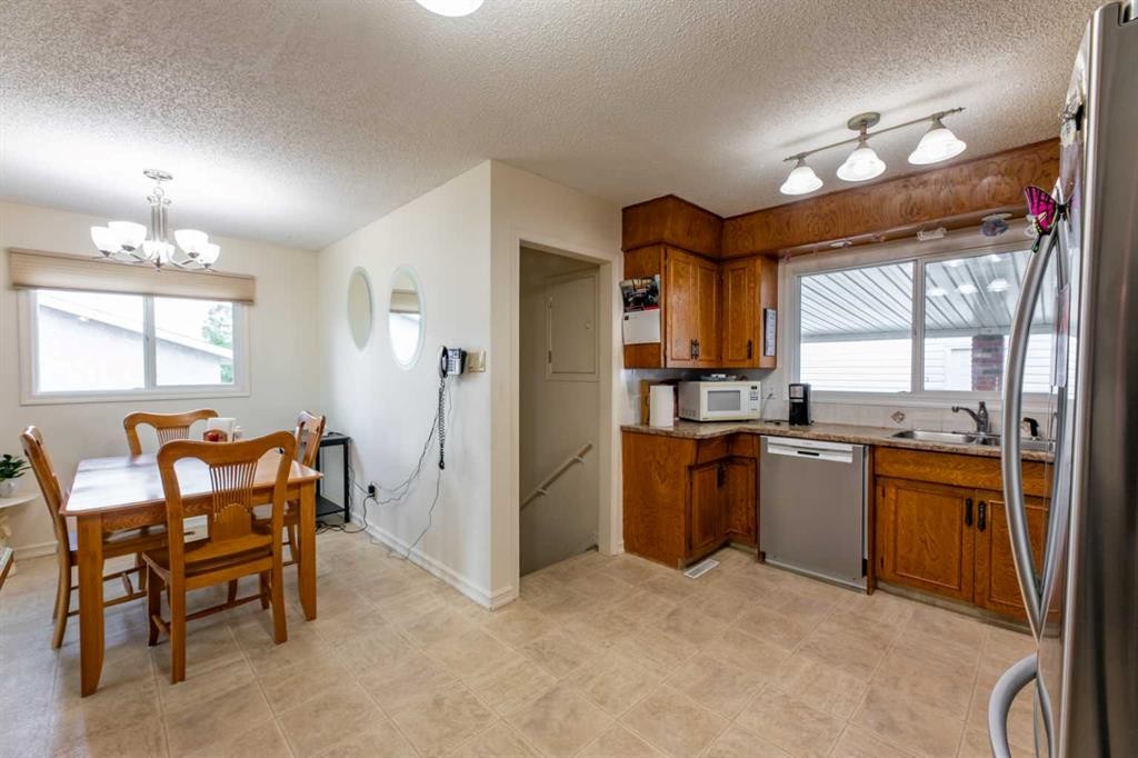 









121


Talbot

Drive,
Hinton,




AB
T7V 1M1

