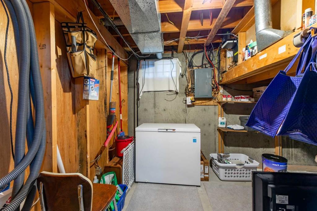 









121


Talbot

Drive,
Hinton,




AB
T7V 1M1

