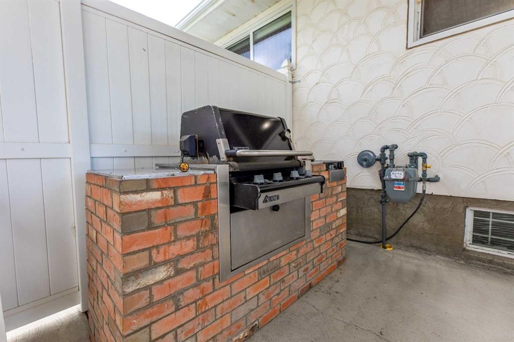 









121


Talbot

Drive,
Hinton,




AB
T7V 1M1

