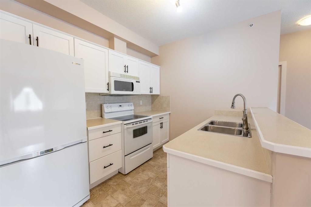 









109


Seabolt

Drive, 309,
Hinton,




AB
T7V 1K2

