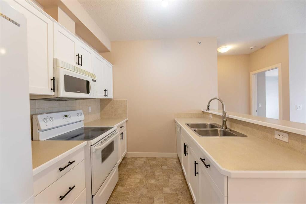 









109


Seabolt

Drive, 309,
Hinton,




AB
T7V 1K2

