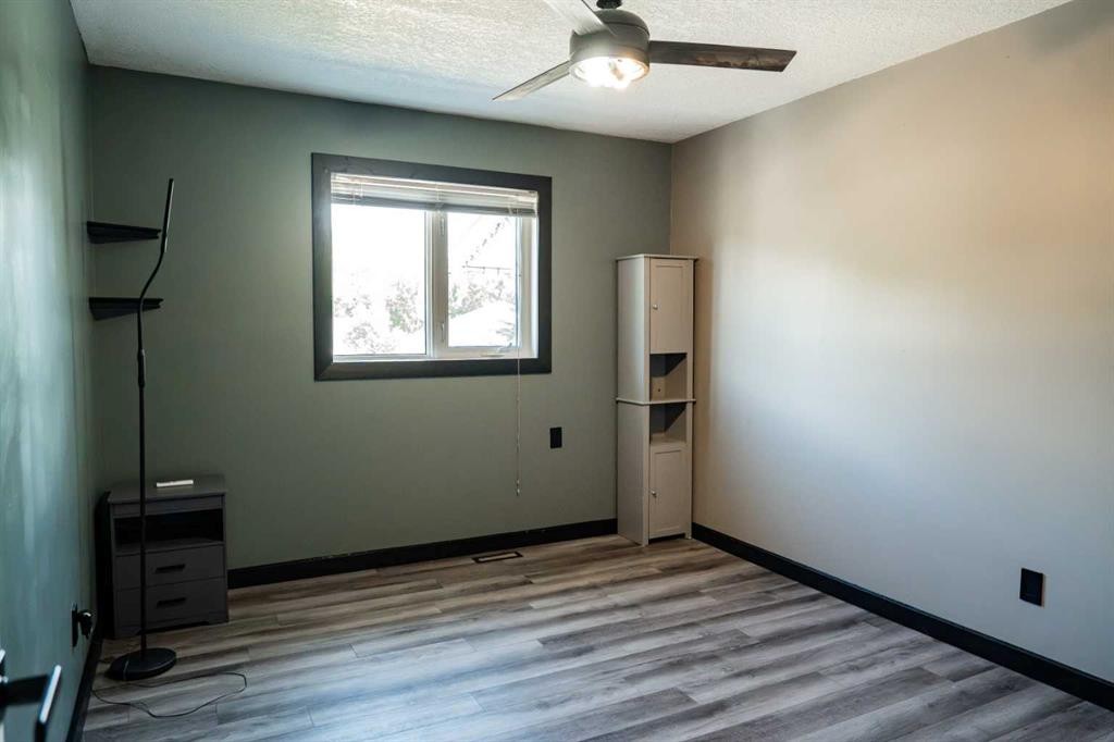 









373


Collinge

Road,
Hinton,




AB
T7V 1L2

