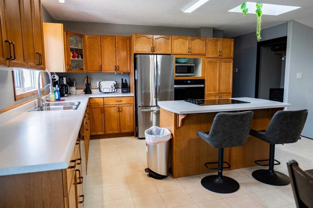 









373


Collinge

Road,
Hinton,




AB
T7V 1L2

