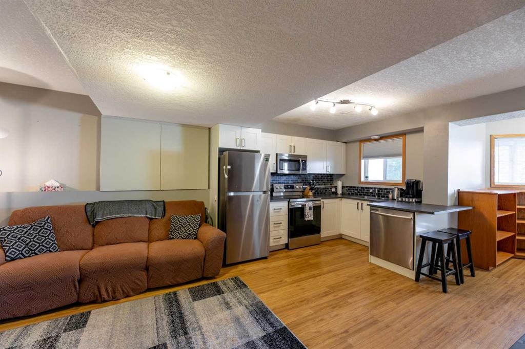 









157


Rispler

Way,
Hinton,




AB
T7V 1L7

