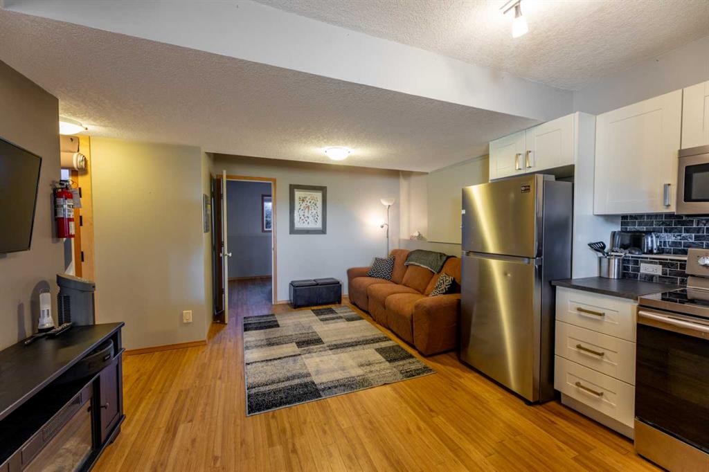 









157


Rispler

Way,
Hinton,




AB
T7V 1L7

