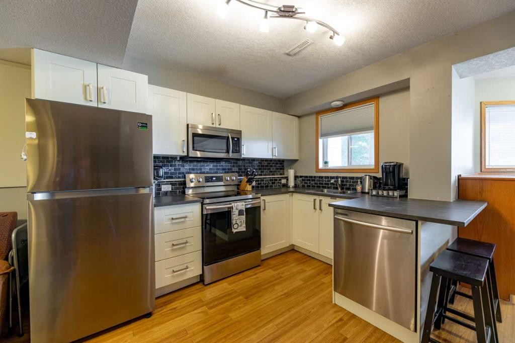 









157


Rispler

Way,
Hinton,




AB
T7V 1L7


