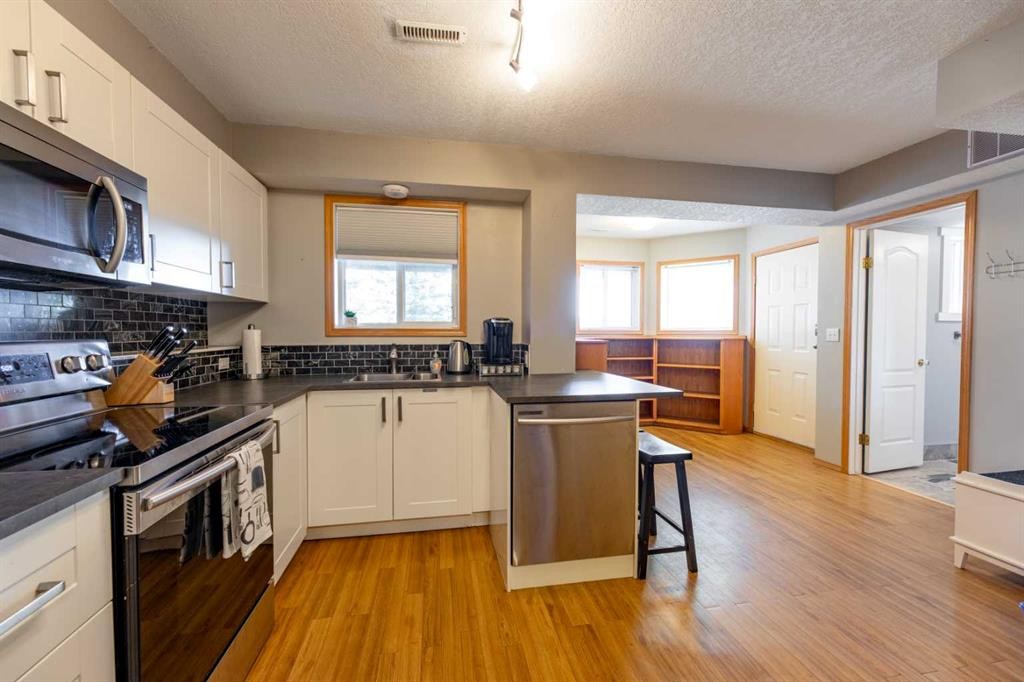 









157


Rispler

Way,
Hinton,




AB
T7V 1L7

