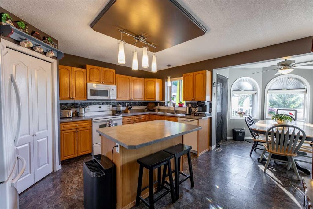 









157


Rispler

Way,
Hinton,




AB
T7V 1L7


