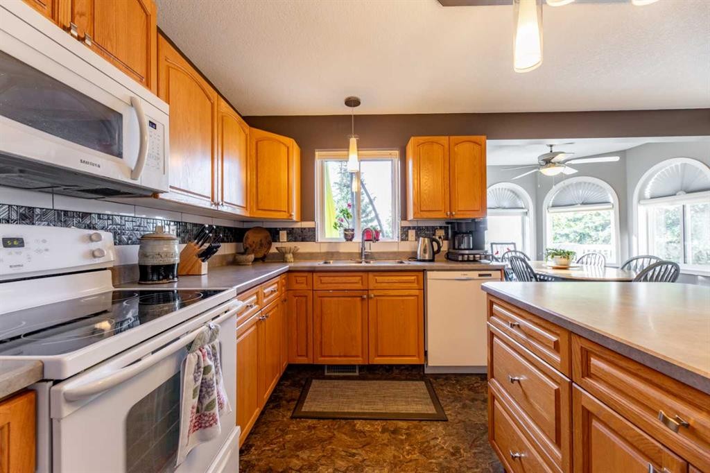 









157


Rispler

Way,
Hinton,




AB
T7V 1L7

