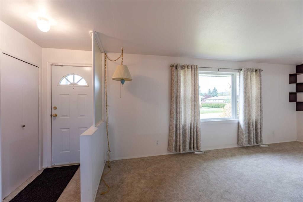 









104


Fraser

Street,
Hinton,




AB
T7V 1B7

