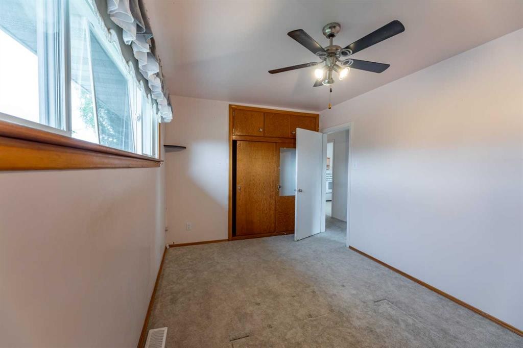 









104


Fraser

Street,
Hinton,




AB
T7V 1B7

