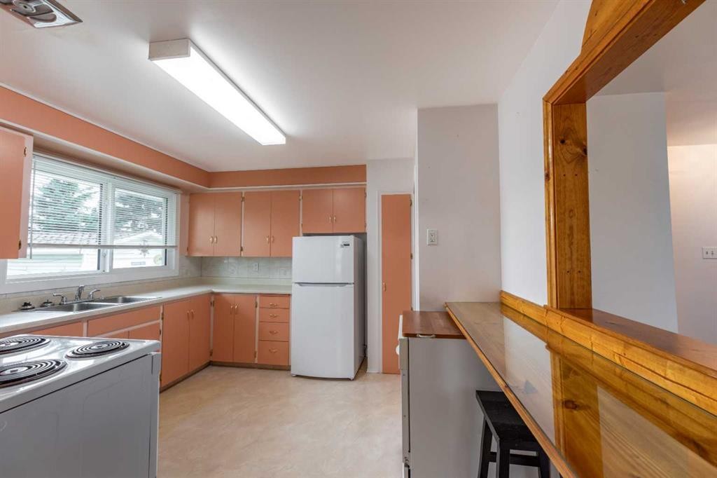 









104


Fraser

Street,
Hinton,




AB
T7V 1B7

