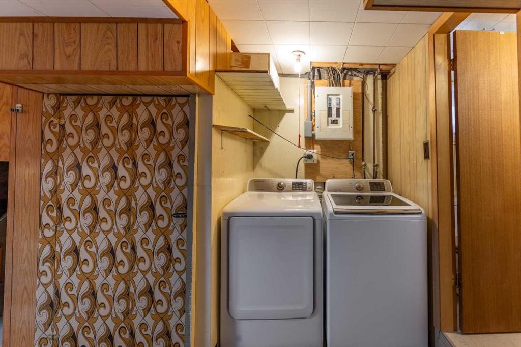 









104


Fraser

Street,
Hinton,




AB
T7V 1B7

