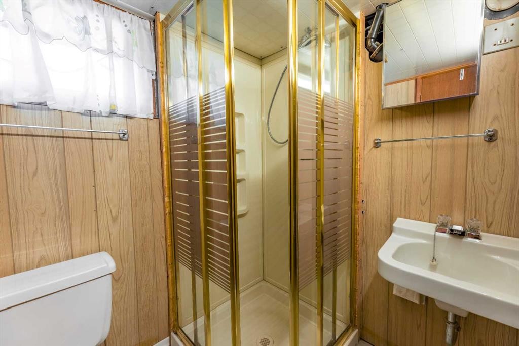 









104


Fraser

Street,
Hinton,




AB
T7V 1B7

