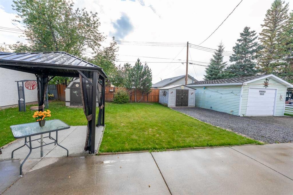 









104


Fraser

Street,
Hinton,




AB
T7V 1B7

