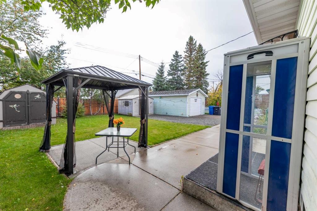 









104


Fraser

Street,
Hinton,




AB
T7V 1B7

