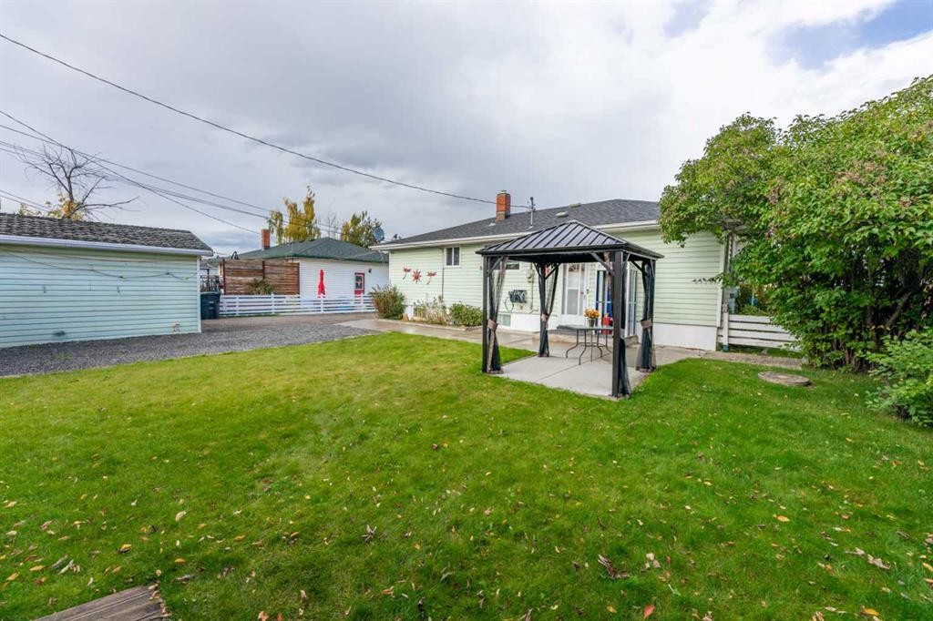 









104


Fraser

Street,
Hinton,




AB
T7V 1B7

