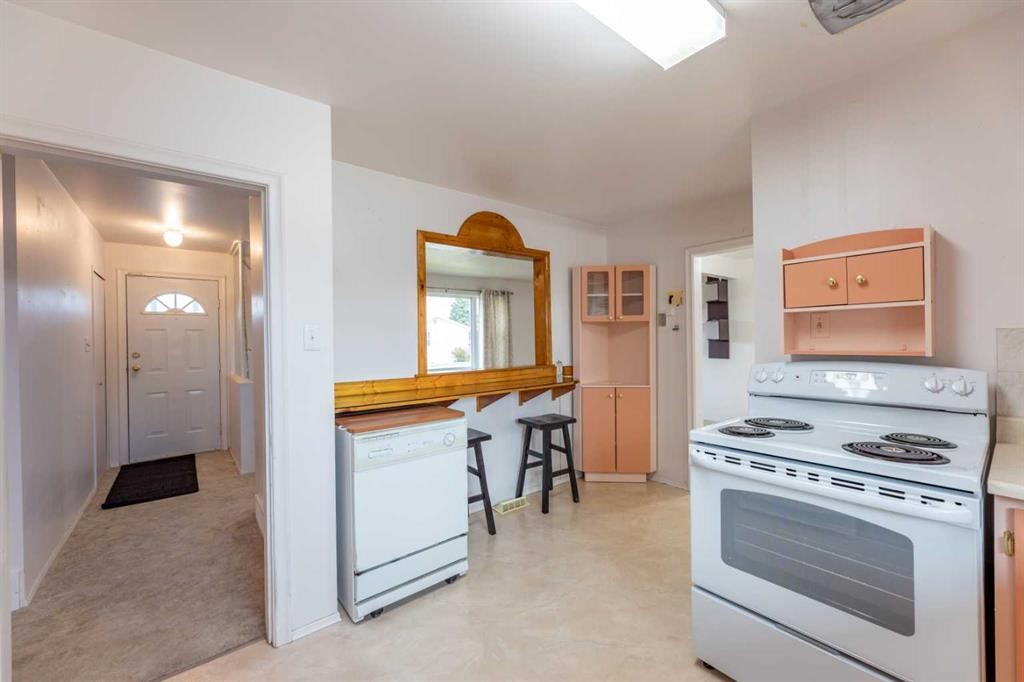 









104


Fraser

Street,
Hinton,




AB
T7V 1B7

