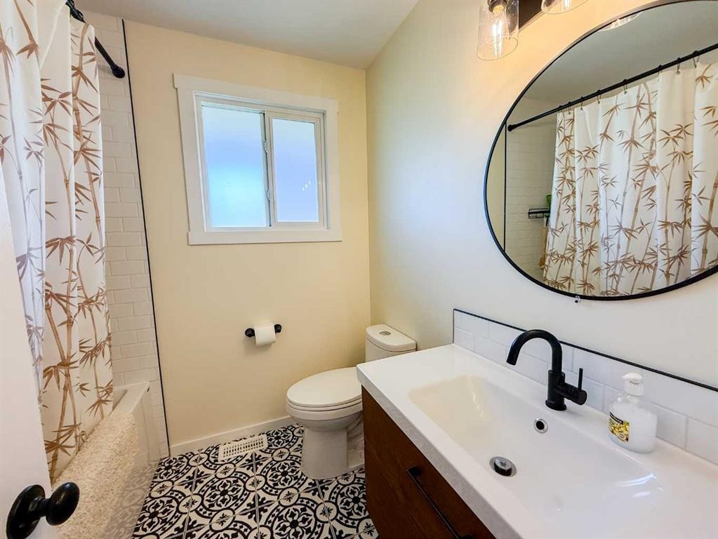 









125


Douglas

Drive,
Hinton,




AB
T7V 1C1

