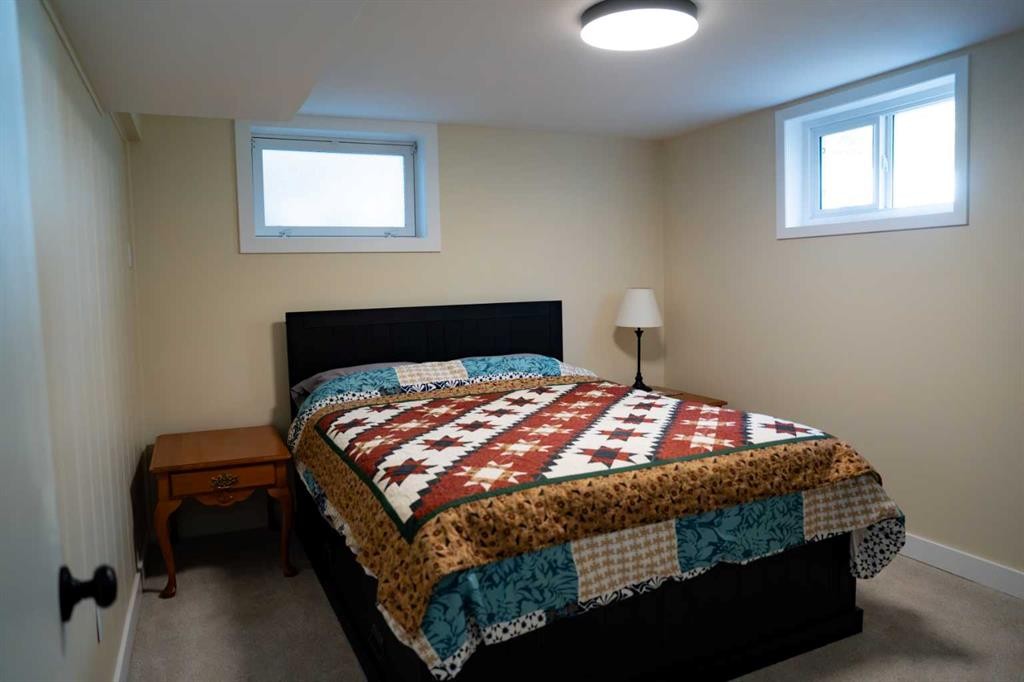 









125


Douglas

Drive,
Hinton,




AB
T7V 1C1

