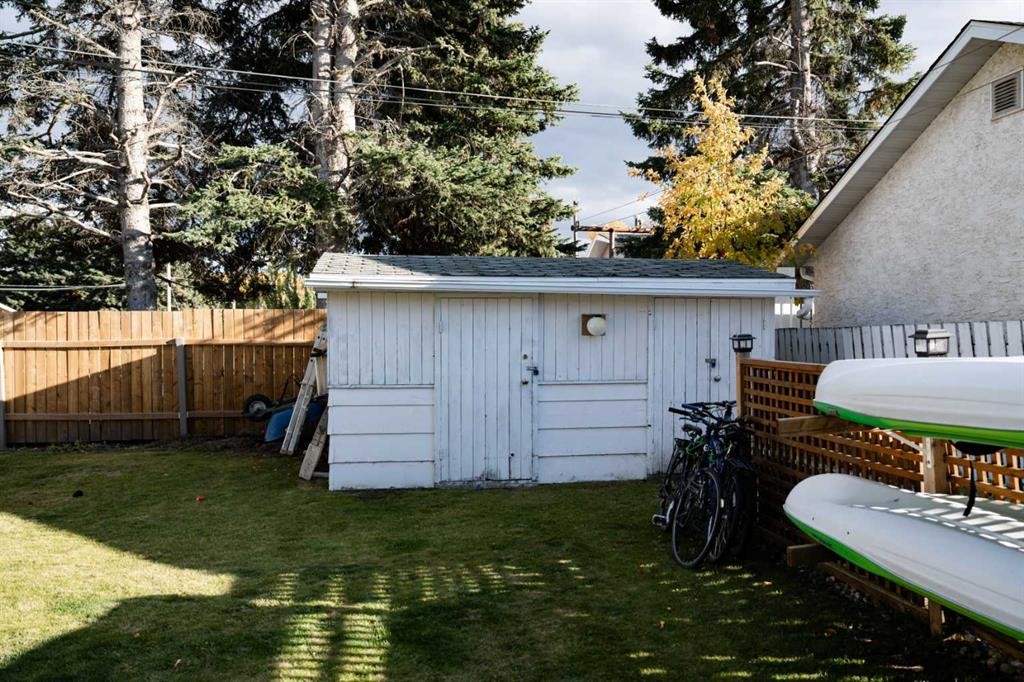 









125


Douglas

Drive,
Hinton,




AB
T7V 1C1

