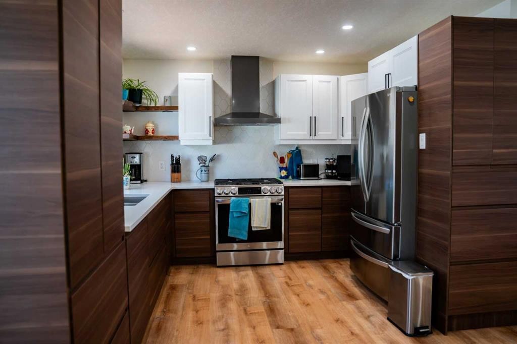 









125


Douglas

Drive,
Hinton,




AB
T7V 1C1

