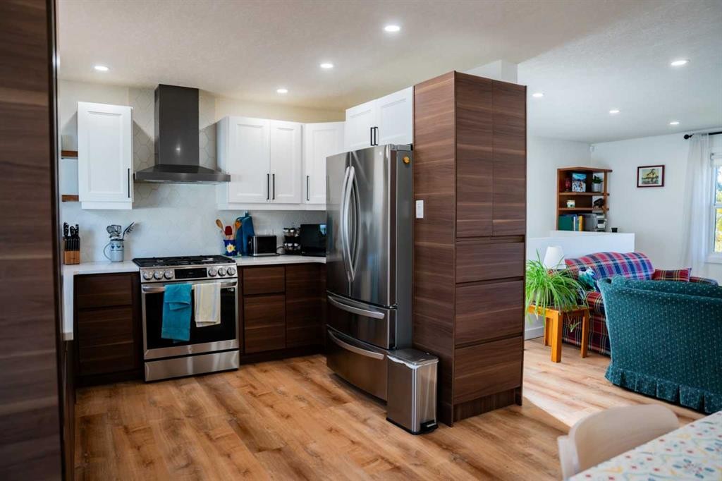 









125


Douglas

Drive,
Hinton,




AB
T7V 1C1

