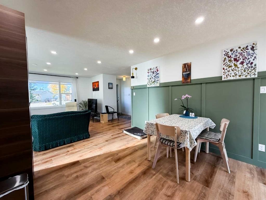 









125


Douglas

Drive,
Hinton,




AB
T7V 1C1

