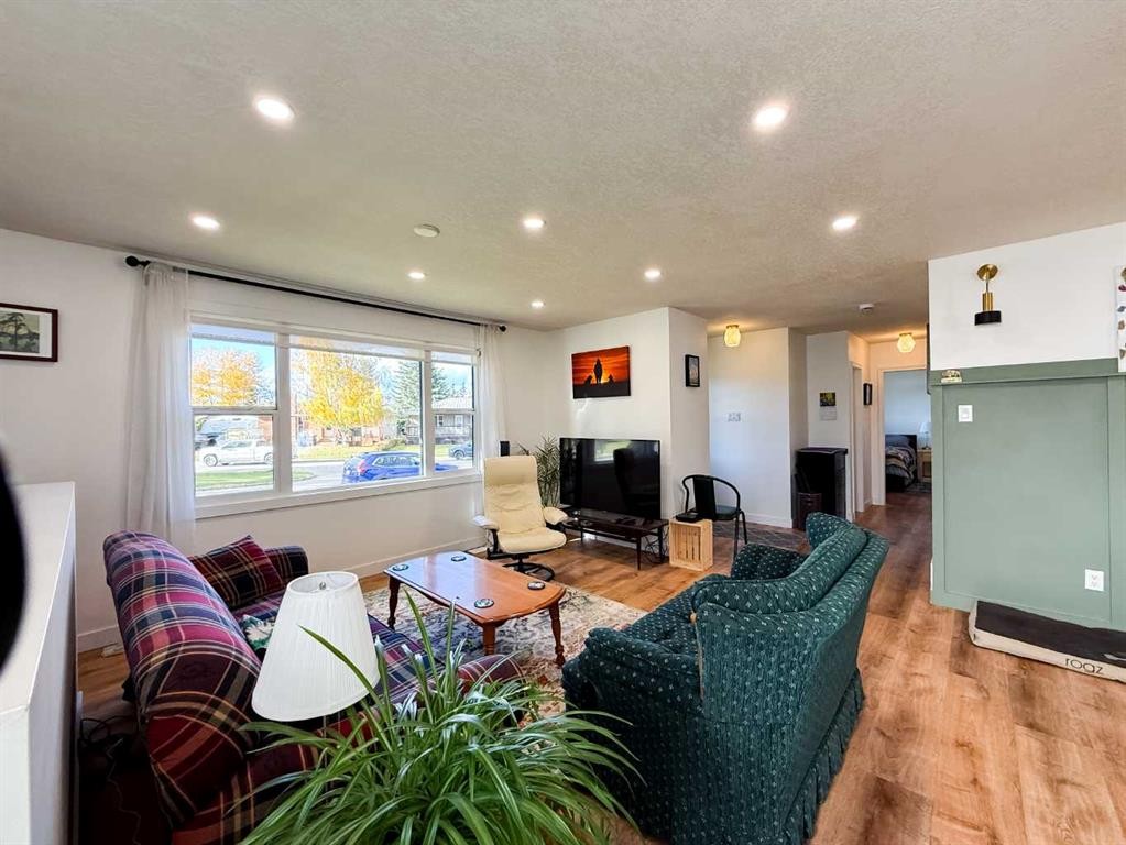 









125


Douglas

Drive,
Hinton,




AB
T7V 1C1

