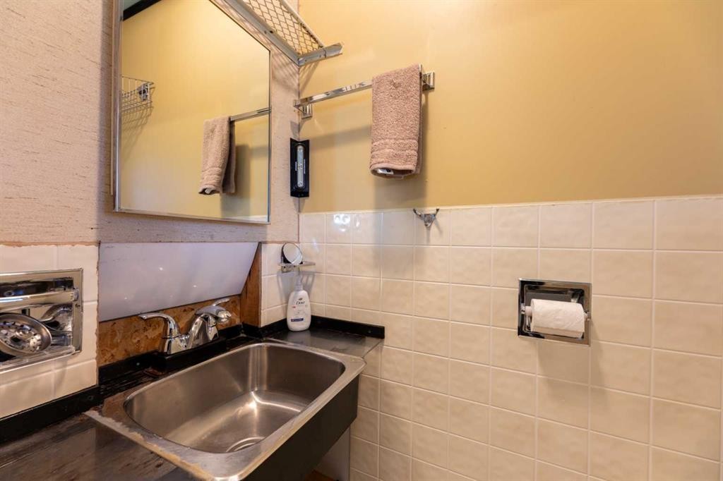 









147


Meadow

Drive,
Hinton,




AB
T7V 1N7

