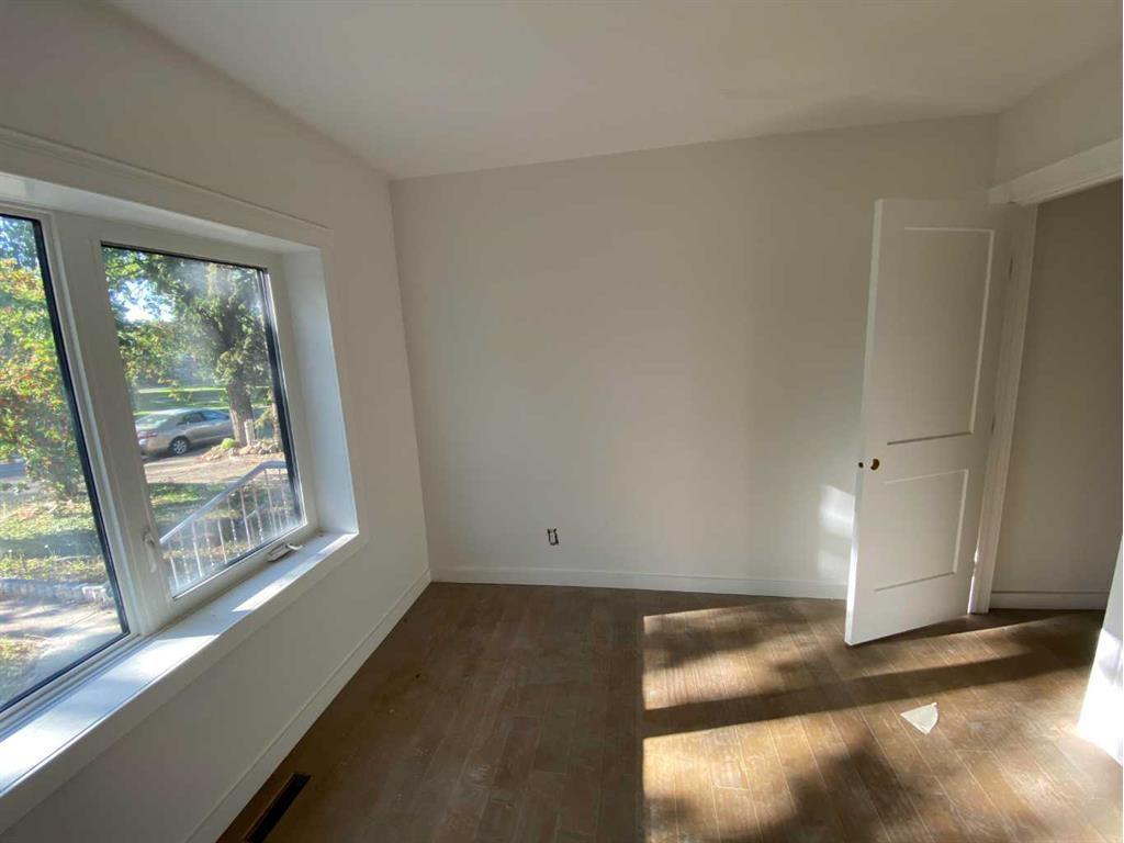 









564


5

Street West,
Brooks,




AB
T1R0B3

