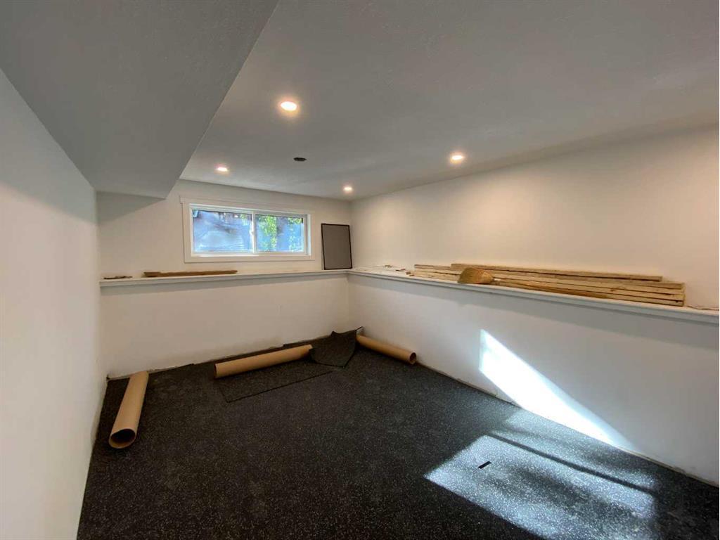 









564


5

Street West,
Brooks,




AB
T1R0B3

