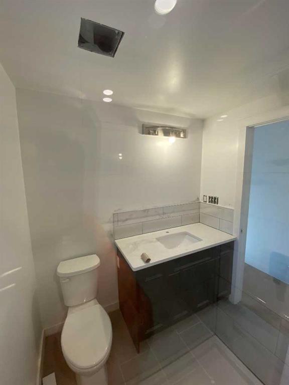 









564


5

Street West,
Brooks,




AB
T1R0B3

