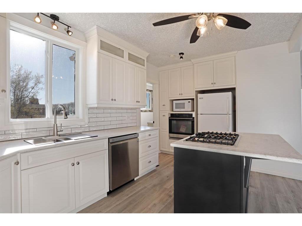 









417


Railway

Avenue,
Scandia,




AB
T0J 2Z0

