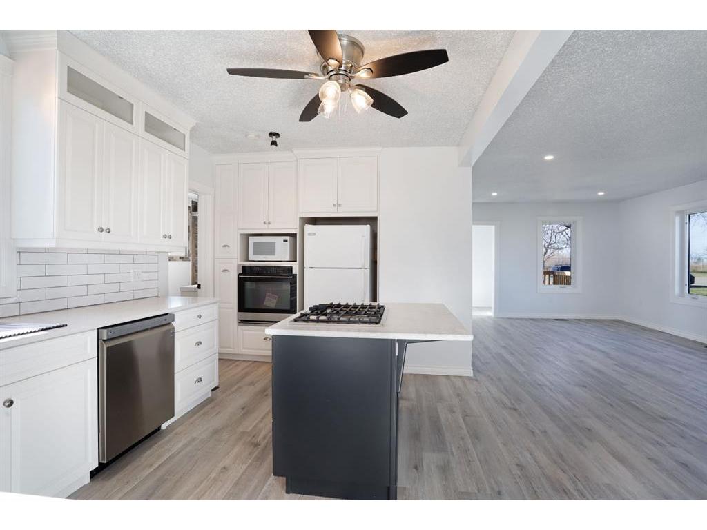 









417


Railway

Avenue,
Scandia,




AB
T0J 2Z0

