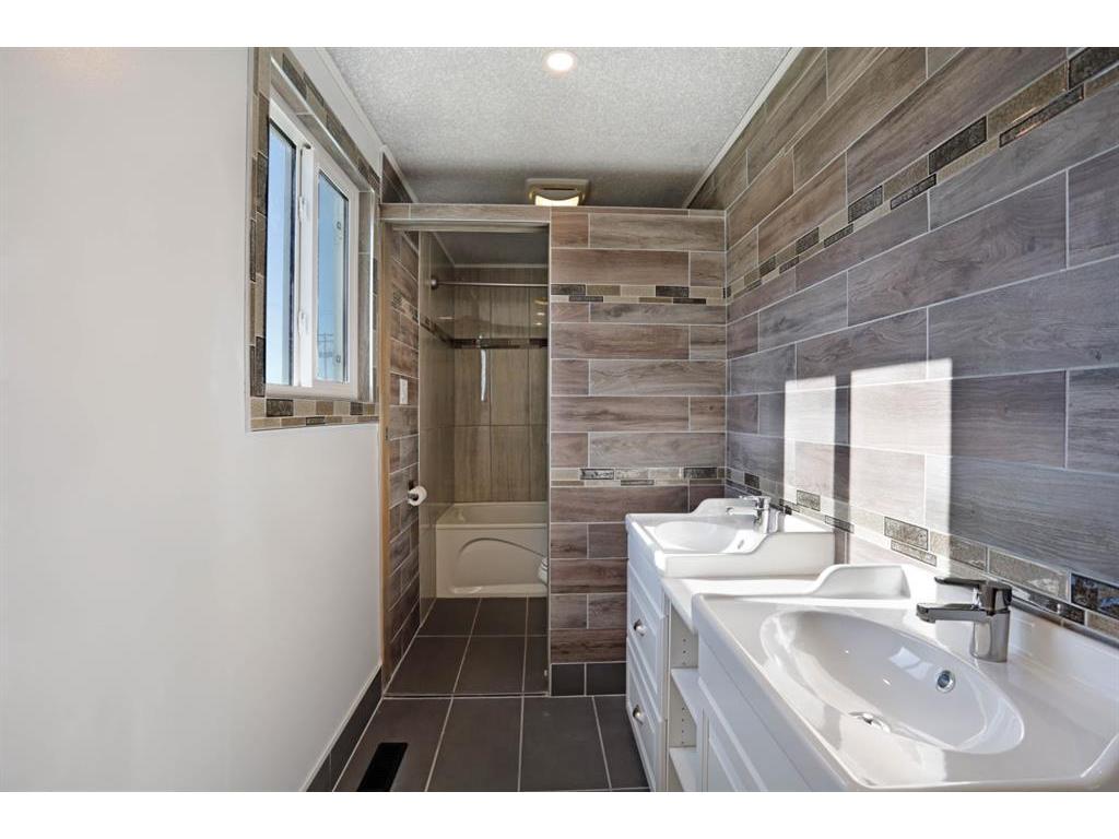 









417


Railway

Avenue,
Scandia,




AB
T0J 2Z0

