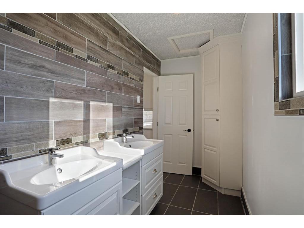 









417


Railway

Avenue,
Scandia,




AB
T0J 2Z0

