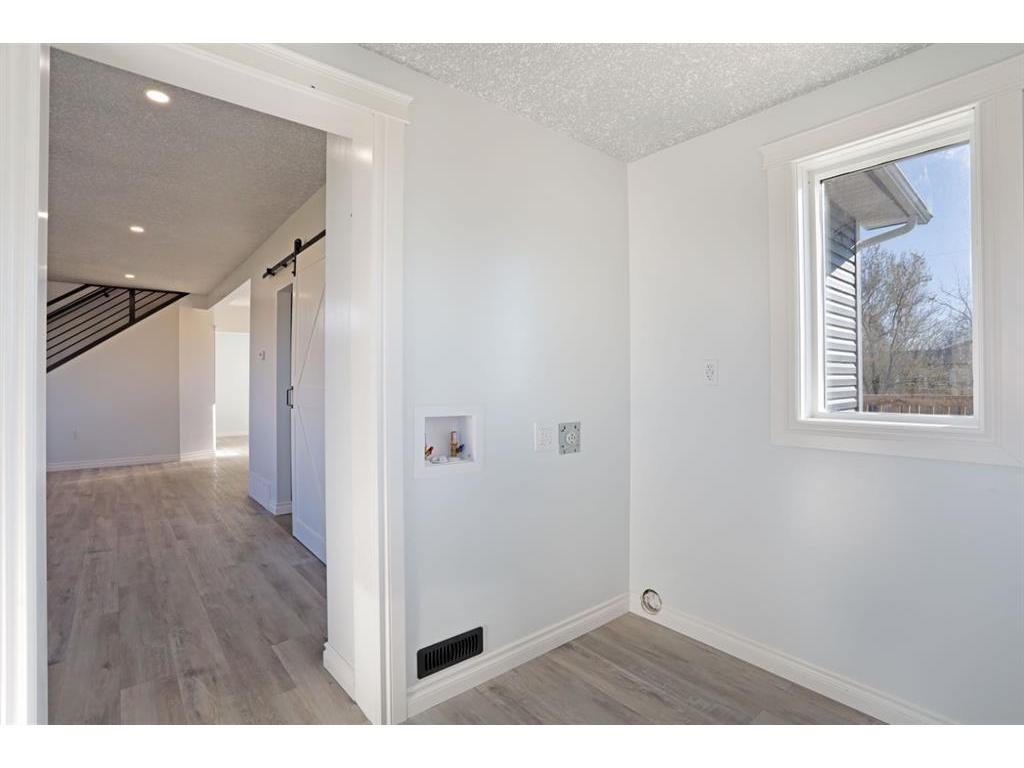









417


Railway

Avenue,
Scandia,




AB
T0J 2Z0

